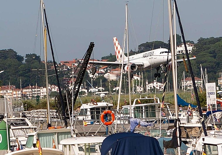 Euskadi ultima con Madrid un Consejo Rector para tener más competencias en aeropuertos